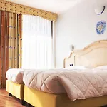 Surf Pier - Montagnoli Group 3*