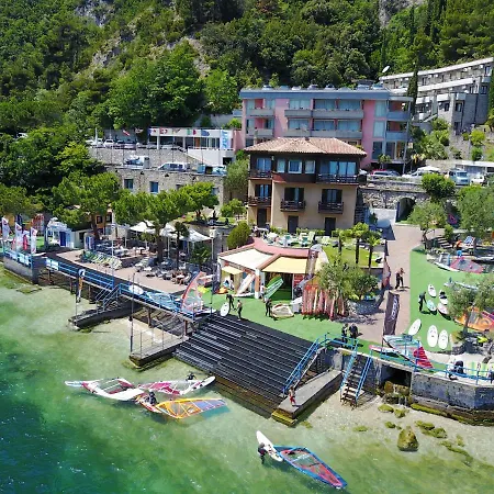 Szálloda Surf Pier - Montagnoli Group Limone sul Garda