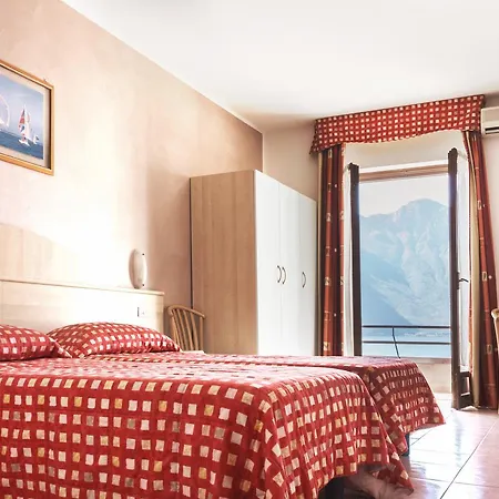 Surf Pier - Montagnoli Group Limone sul Garda