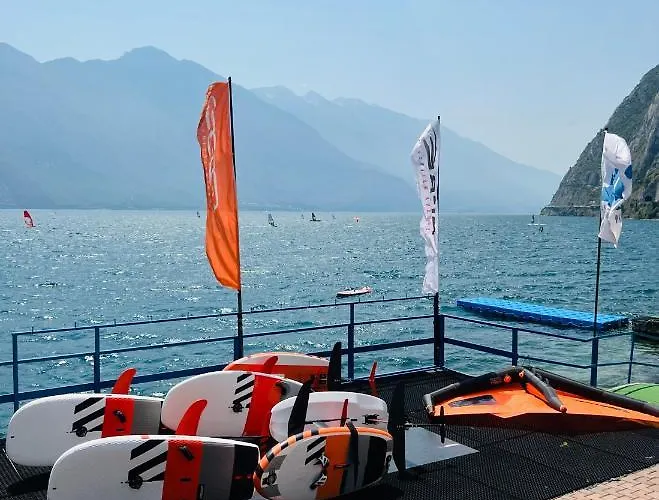 Surf Pier - Montagnoli Group 3* Limone sul Garda