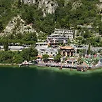 Surf Pier - Montagnoli Group 3*