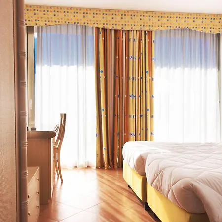 Surf Pier - Montagnoli Group Hotel Limone sul Garda