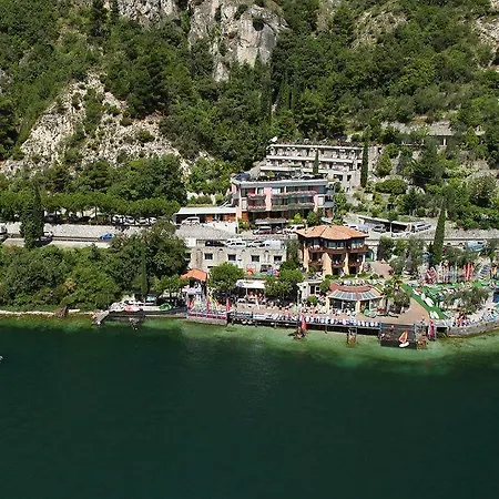 Surf Pier - Montagnoli Group 3*