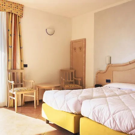 Surf Pier - Montagnoli Group 3*
